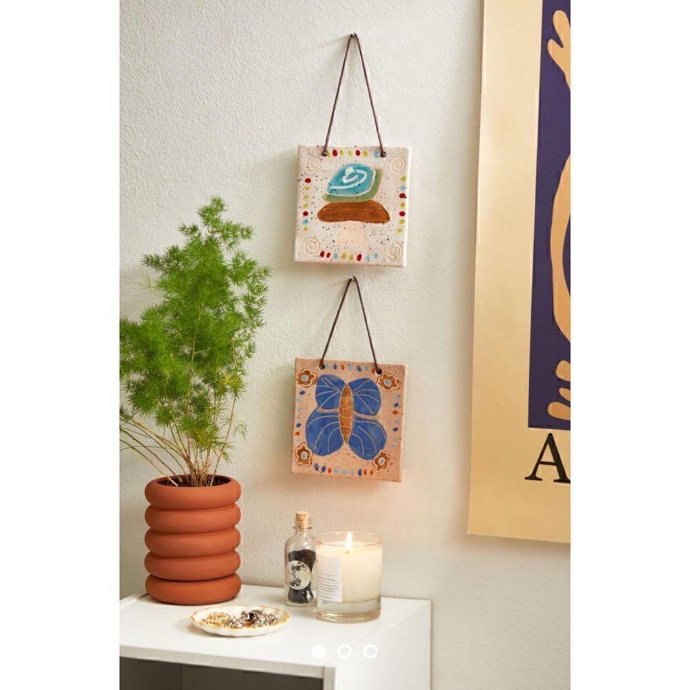 URBAN OUTFITTERS
Critter Tile Wall Hanging Decor Made in Japan / new